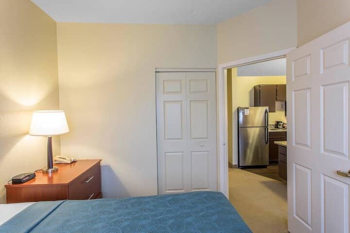 Room 27 of 48