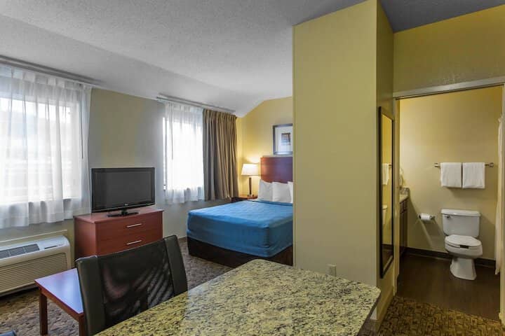 Room 32 of 48