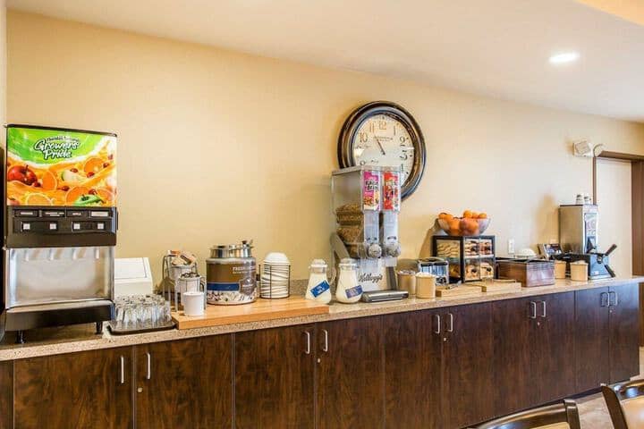 Breakfast/Coffee Service 31 of 37