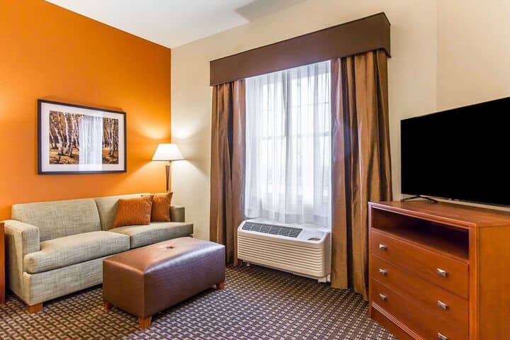 Room 17 of 39