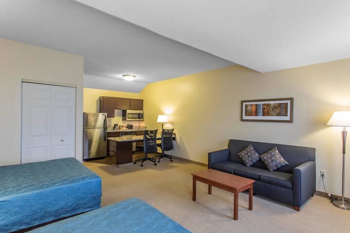 Room 8 of 48