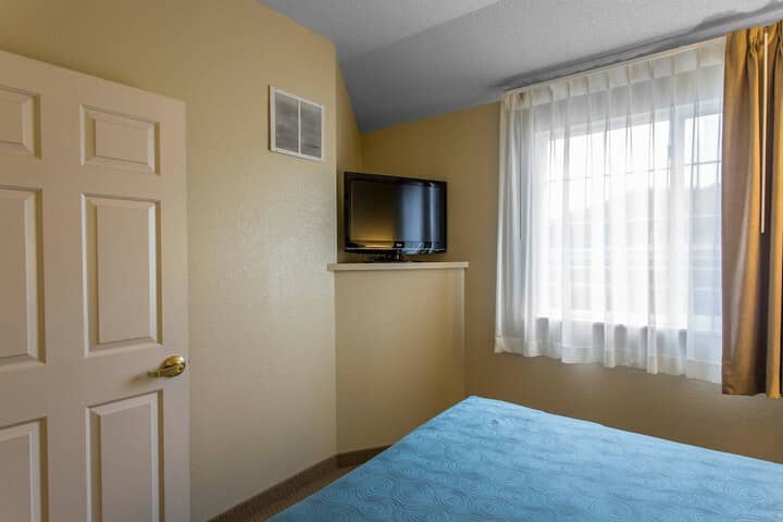 Room 7 of 48