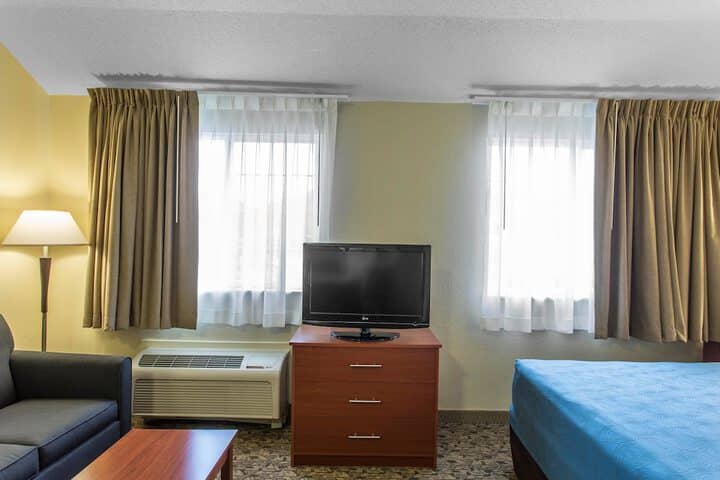 Room 11 of 48