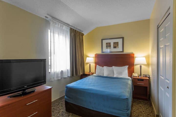 Room 33 of 48